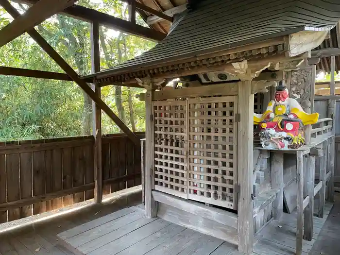 岩崎神社の本殿