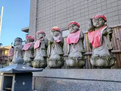 信松院の{uncategorized: "未分類", other: "その他", undefined: "問題あり", building: "その他建物", grave: "お墓", sacred_gate: "鳥居", guardian: "狛犬", statue: "像", buddha: "仏像", history: "歴史", nature: "自然", garden: "庭園", animal: "動物", pagoda: "塔", temizu: "手水舎", mountain_gate: "山門・神門", sanctuary: "本殿・本堂", subordinate: "末社・摂社", art: "芸術", scenery: "景色", jizo: "地蔵", ema: "絵馬", goshuin: "御朱印", omikuji: "おみくじ", items: "授与品その他", amulet: "お守り", goshuincho: "御朱印帳", eats: "食事", festival: "お祭り", votive_dance: "神楽", shichigosan: "七五三参", wedding: "結婚式", experience: "体験その他", initially: "初詣", around: "周辺", anti_infection: "感染症対策"}