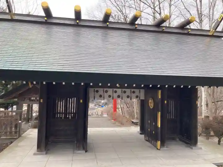 本輪西八幡神社の山門・神門