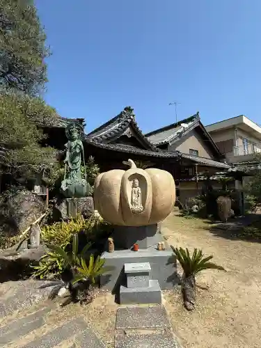 妙善寺（ハズ観音）の{uncategorized: "未分類", other: "その他", undefined: "問題あり", building: "その他建物", grave: "お墓", sacred_gate: "鳥居", guardian: "狛犬", statue: "像", buddha: "仏像", history: "歴史", nature: "自然", garden: "庭園", animal: "動物", pagoda: "塔", temizu: "手水舎", mountain_gate: "山門・神門", sanctuary: "本殿・本堂", subordinate: "末社・摂社", art: "芸術", scenery: "景色", jizo: "地蔵", ema: "絵馬", goshuin: "御朱印", omikuji: "おみくじ", items: "授与品その他", amulet: "お守り", goshuincho: "御朱印帳", eats: "食事", festival: "お祭り", votive_dance: "神楽", shichigosan: "七五三参", wedding: "結婚式", experience: "体験その他", initially: "初詣", around: "周辺", anti_infection: "感染症対策"}