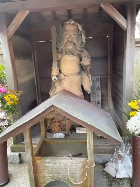 成田山大阪別院 明王院の像
