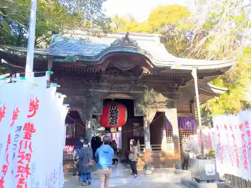 豊川閣　妙厳寺の山門