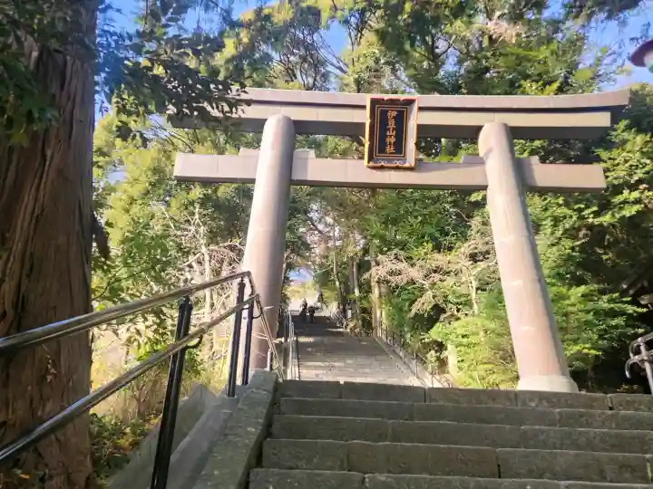 伊豆山神社の{uncategorized: "未分類", other: "その他", undefined: "問題あり", building: "その他建物", grave: "お墓", sacred_gate: "鳥居", guardian: "狛犬", statue: "像", buddha: "仏像", history: "歴史", nature: "自然", garden: "庭園", animal: "動物", pagoda: "塔", temizu: "手水舎", mountain_gate: "山門・神門", sanctuary: "本殿・本堂", subordinate: "末社・摂社", art: "芸術", scenery: "景色", jizo: "地蔵", ema: "絵馬", goshuin: "御朱印", omikuji: "おみくじ", items: "授与品その他", amulet: "お守り", goshuincho: "御朱印帳", eats: "食事", festival: "お祭り", votive_dance: "神楽", shichigosan: "七五三参", wedding: "結婚式", experience: "体験その他", initially: "初詣", around: "周辺", anti_infection: "感染症対策"}
