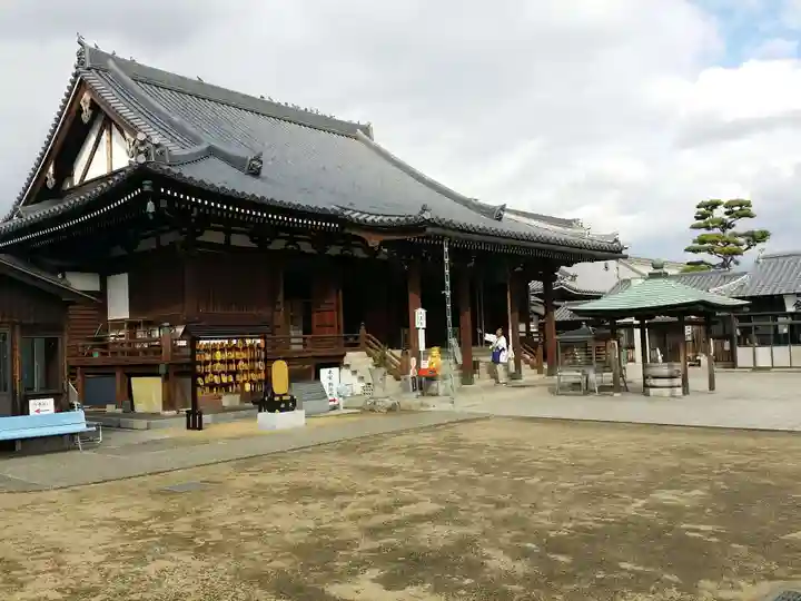 金倉寺の本殿・本堂