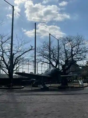 知覧町護国神社の{uncategorized: "未分類", other: "その他", undefined: "問題あり", building: "その他建物", grave: "お墓", sacred_gate: "鳥居", guardian: "狛犬", statue: "像", buddha: "仏像", history: "歴史", nature: "自然", garden: "庭園", animal: "動物", pagoda: "塔", temizu: "手水舎", mountain_gate: "山門・神門", sanctuary: "本殿・本堂", subordinate: "末社・摂社", art: "芸術", scenery: "景色", jizo: "地蔵", ema: "絵馬", goshuin: "御朱印", omikuji: "おみくじ", items: "授与品その他", amulet: "お守り", goshuincho: "御朱印帳", eats: "食事", festival: "お祭り", votive_dance: "神楽", shichigosan: "七五三参", wedding: "結婚式", experience: "体験その他", initially: "初詣", around: "周辺", anti_infection: "感染症対策"}