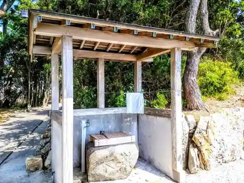 日間賀神社の手水舎