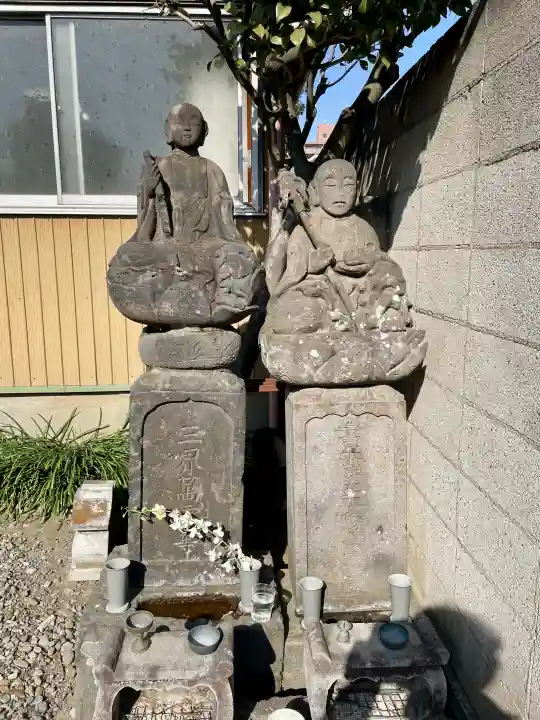 雪峰院の{uncategorized: "未分類", other: "その他", undefined: "問題あり", building: "その他建物", grave: "お墓", sacred_gate: "鳥居", guardian: "狛犬", statue: "像", buddha: "仏像", history: "歴史", nature: "自然", garden: "庭園", animal: "動物", pagoda: "塔", temizu: "手水舎", mountain_gate: "山門・神門", sanctuary: "本殿・本堂", subordinate: "末社・摂社", art: "芸術", scenery: "景色", jizo: "地蔵", ema: "絵馬", goshuin: "御朱印", omikuji: "おみくじ", items: "授与品その他", amulet: "お守り", goshuincho: "御朱印帳", eats: "食事", festival: "お祭り", votive_dance: "神楽", shichigosan: "七五三参", wedding: "結婚式", experience: "体験その他", initially: "初詣", around: "周辺", anti_infection: "感染症対策"}