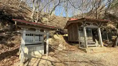 小谷石大明神の{uncategorized: "未分類", other: "その他", undefined: "問題あり", building: "その他建物", grave: "お墓", sacred_gate: "鳥居", guardian: "狛犬", statue: "像", buddha: "仏像", history: "歴史", nature: "自然", garden: "庭園", animal: "動物", pagoda: "塔", temizu: "手水舎", mountain_gate: "山門・神門", sanctuary: "本殿・本堂", subordinate: "末社・摂社", art: "芸術", scenery: "景色", jizo: "地蔵", ema: "絵馬", goshuin: "御朱印", omikuji: "おみくじ", items: "授与品その他", amulet: "お守り", goshuincho: "御朱印帳", eats: "食事", festival: "お祭り", votive_dance: "神楽", shichigosan: "七五三参", wedding: "結婚式", experience: "体験その他", initially: "初詣", around: "周辺", anti_infection: "感染症対策"}