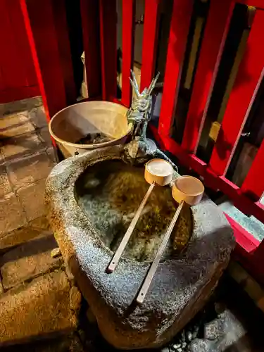 正一位白蔵稲荷大明神の手水舎