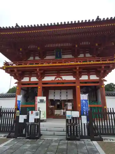 喜光寺の山門