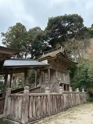 山王宮日吉神社の{uncategorized: "未分類", other: "その他", undefined: "問題あり", building: "その他建物", grave: "お墓", sacred_gate: "鳥居", guardian: "狛犬", statue: "像", buddha: "仏像", history: "歴史", nature: "自然", garden: "庭園", animal: "動物", pagoda: "塔", temizu: "手水舎", mountain_gate: "山門・神門", sanctuary: "本殿・本堂", subordinate: "末社・摂社", art: "芸術", scenery: "景色", jizo: "地蔵", ema: "絵馬", goshuin: "御朱印", omikuji: "おみくじ", items: "授与品その他", amulet: "お守り", goshuincho: "御朱印帳", eats: "食事", festival: "お祭り", votive_dance: "神楽", shichigosan: "七五三参", wedding: "結婚式", experience: "体験その他", initially: "初詣", around: "周辺", anti_infection: "感染症対策"}