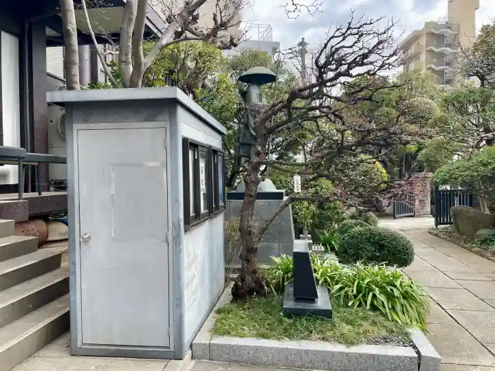 寳蓮寺の{uncategorized: "未分類", other: "その他", undefined: "問題あり", building: "その他建物", grave: "お墓", sacred_gate: "鳥居", guardian: "狛犬", statue: "像", buddha: "仏像", history: "歴史", nature: "自然", garden: "庭園", animal: "動物", pagoda: "塔", temizu: "手水舎", mountain_gate: "山門・神門", sanctuary: "本殿・本堂", subordinate: "末社・摂社", art: "芸術", scenery: "景色", jizo: "地蔵", ema: "絵馬", goshuin: "御朱印", omikuji: "おみくじ", items: "授与品その他", amulet: "お守り", goshuincho: "御朱印帳", eats: "食事", festival: "お祭り", votive_dance: "神楽", shichigosan: "七五三参", wedding: "結婚式", experience: "体験その他", initially: "初詣", around: "周辺", anti_infection: "感染症対策"}
