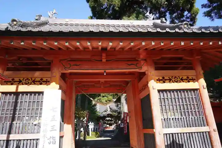 涼ケ岡八幡神社の山門・神門