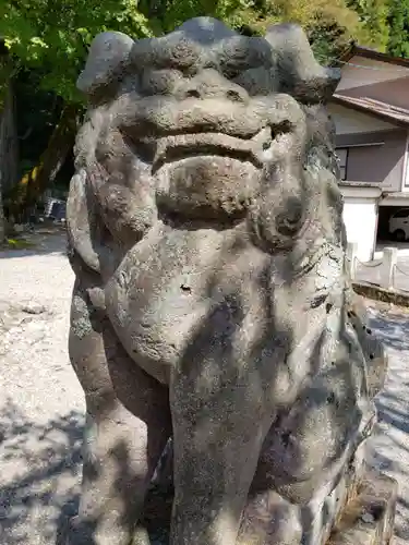 下梨地主神社の狛犬