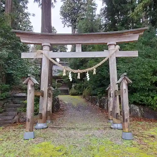 古麻志比古神社の鳥居