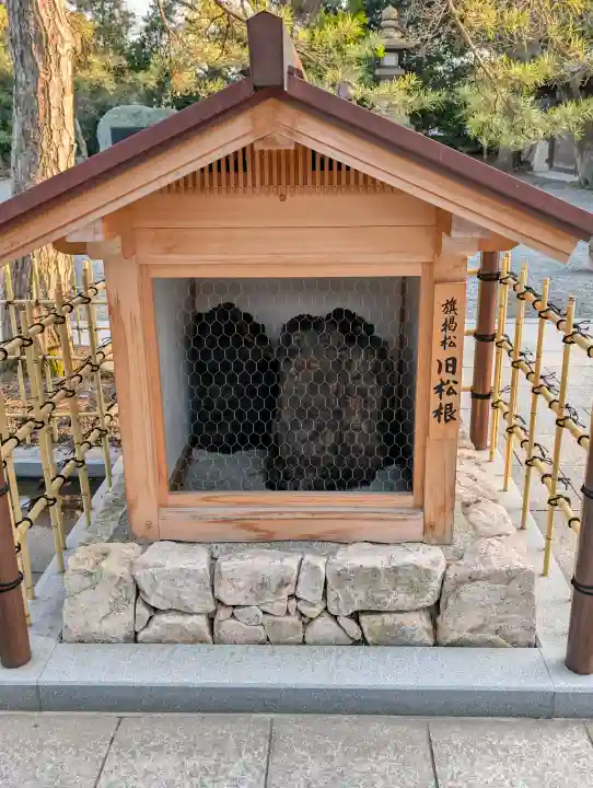 氣比神宮の{uncategorized: "未分類", other: "その他", undefined: "問題あり", building: "その他建物", grave: "お墓", sacred_gate: "鳥居", guardian: "狛犬", statue: "像", buddha: "仏像", history: "歴史", nature: "自然", garden: "庭園", animal: "動物", pagoda: "塔", temizu: "手水舎", mountain_gate: "山門・神門", sanctuary: "本殿・本堂", subordinate: "末社・摂社", art: "芸術", scenery: "景色", jizo: "地蔵", ema: "絵馬", goshuin: "御朱印", omikuji: "おみくじ", items: "授与品その他", amulet: "お守り", goshuincho: "御朱印帳", eats: "食事", festival: "お祭り", votive_dance: "神楽", shichigosan: "七五三参", wedding: "結婚式", experience: "体験その他", initially: "初詣", around: "周辺", anti_infection: "感染症対策"}