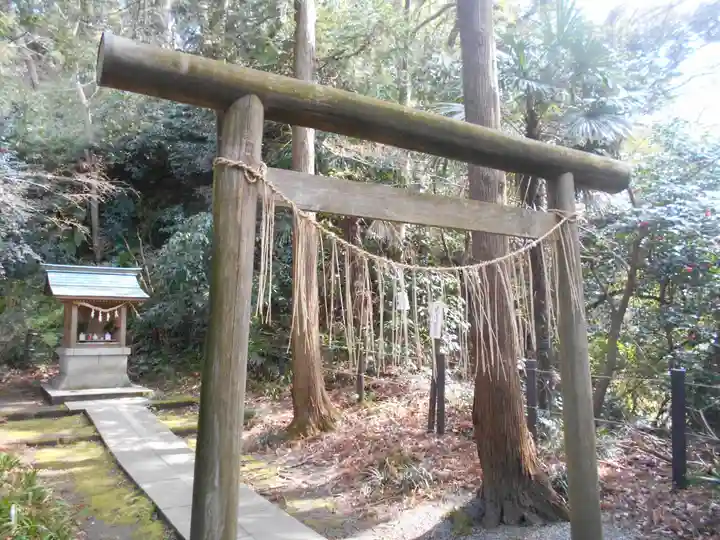 鎌足稲荷神社(鎌足稲荷社)の鳥居