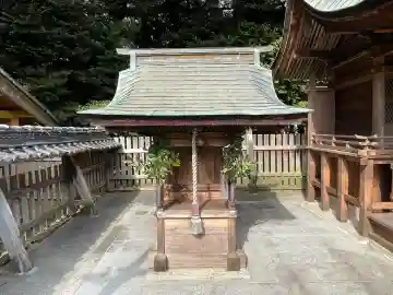 八幡神社(水口町新城)の{uncategorized: "未分類", other: "その他", undefined: "問題あり", building: "その他建物", grave: "お墓", sacred_gate: "鳥居", guardian: "狛犬", statue: "像", buddha: "仏像", history: "歴史", nature: "自然", garden: "庭園", animal: "動物", pagoda: "塔", temizu: "手水舎", mountain_gate: "山門・神門", sanctuary: "本殿・本堂", subordinate: "末社・摂社", art: "芸術", scenery: "景色", jizo: "地蔵", ema: "絵馬", goshuin: "御朱印", omikuji: "おみくじ", items: "授与品その他", amulet: "お守り", goshuincho: "御朱印帳", eats: "食事", festival: "お祭り", votive_dance: "神楽", shichigosan: "七五三参", wedding: "結婚式", experience: "体験その他", initially: "初詣", around: "周辺", anti_infection: "感染症対策"}