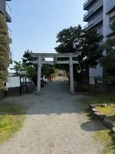 琵琶島神社の{uncategorized: "未分類", other: "その他", undefined: "問題あり", building: "その他建物", grave: "お墓", sacred_gate: "鳥居", guardian: "狛犬", statue: "像", buddha: "仏像", history: "歴史", nature: "自然", garden: "庭園", animal: "動物", pagoda: "塔", temizu: "手水舎", mountain_gate: "山門・神門", sanctuary: "本殿・本堂", subordinate: "末社・摂社", art: "芸術", scenery: "景色", jizo: "地蔵", ema: "絵馬", goshuin: "御朱印", omikuji: "おみくじ", items: "授与品その他", amulet: "お守り", goshuincho: "御朱印帳", eats: "食事", festival: "お祭り", votive_dance: "神楽", shichigosan: "七五三参", wedding: "結婚式", experience: "体験その他", initially: "初詣", around: "周辺", anti_infection: "感染症対策"}