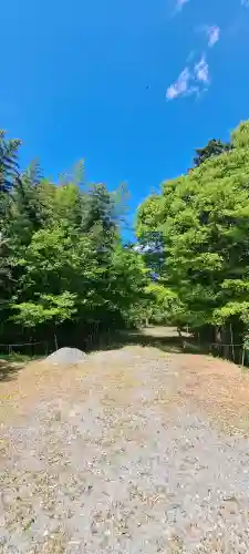 熊野神社の{uncategorized: "未分類", other: "その他", undefined: "問題あり", building: "その他建物", grave: "お墓", sacred_gate: "鳥居", guardian: "狛犬", statue: "像", buddha: "仏像", history: "歴史", nature: "自然", garden: "庭園", animal: "動物", pagoda: "塔", temizu: "手水舎", mountain_gate: "山門・神門", sanctuary: "本殿・本堂", subordinate: "末社・摂社", art: "芸術", scenery: "景色", jizo: "地蔵", ema: "絵馬", goshuin: "御朱印", omikuji: "おみくじ", items: "授与品その他", amulet: "お守り", goshuincho: "御朱印帳", eats: "食事", festival: "お祭り", votive_dance: "神楽", shichigosan: "七五三参", wedding: "結婚式", experience: "体験その他", initially: "初詣", around: "周辺", anti_infection: "感染症対策"}