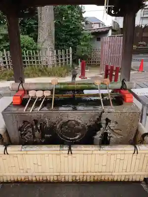越ヶ谷久伊豆神社の手水舎