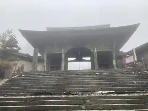 出石寺の山門