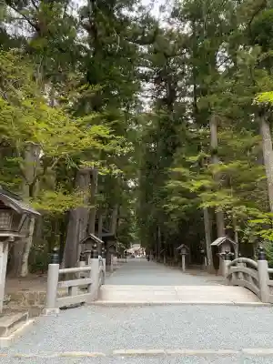 小國神社の{uncategorized: "未分類", other: "その他", undefined: "問題あり", building: "その他建物", grave: "お墓", sacred_gate: "鳥居", guardian: "狛犬", statue: "像", buddha: "仏像", history: "歴史", nature: "自然", garden: "庭園", animal: "動物", pagoda: "塔", temizu: "手水舎", mountain_gate: "山門・神門", sanctuary: "本殿・本堂", subordinate: "末社・摂社", art: "芸術", scenery: "景色", jizo: "地蔵", ema: "絵馬", goshuin: "御朱印", omikuji: "おみくじ", items: "授与品その他", amulet: "お守り", goshuincho: "御朱印帳", eats: "食事", festival: "お祭り", votive_dance: "神楽", shichigosan: "七五三参", wedding: "結婚式", experience: "体験その他", initially: "初詣", around: "周辺", anti_infection: "感染症対策"}
