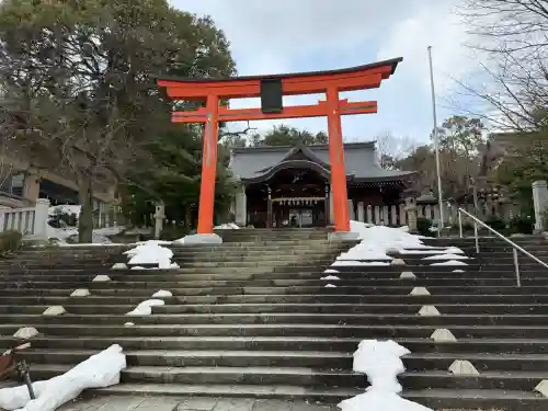 藤島神社（贈正一位新田義貞公之大宮）の{uncategorized: "未分類", other: "その他", undefined: "問題あり", building: "その他建物", grave: "お墓", sacred_gate: "鳥居", guardian: "狛犬", statue: "像", buddha: "仏像", history: "歴史", nature: "自然", garden: "庭園", animal: "動物", pagoda: "塔", temizu: "手水舎", mountain_gate: "山門・神門", sanctuary: "本殿・本堂", subordinate: "末社・摂社", art: "芸術", scenery: "景色", jizo: "地蔵", ema: "絵馬", goshuin: "御朱印", omikuji: "おみくじ", items: "授与品その他", amulet: "お守り", goshuincho: "御朱印帳", eats: "食事", festival: "お祭り", votive_dance: "神楽", shichigosan: "七五三参", wedding: "結婚式", experience: "体験その他", initially: "初詣", around: "周辺", anti_infection: "感染症対策"}