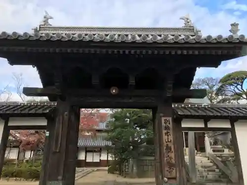 観龍寺の山門