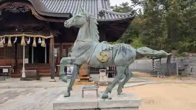 八幡神社の像