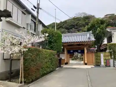 根岸山大聖院覺王寺の{uncategorized: "未分類", other: "その他", undefined: "問題あり", building: "その他建物", grave: "お墓", sacred_gate: "鳥居", guardian: "狛犬", statue: "像", buddha: "仏像", history: "歴史", nature: "自然", garden: "庭園", animal: "動物", pagoda: "塔", temizu: "手水舎", mountain_gate: "山門・神門", sanctuary: "本殿・本堂", subordinate: "末社・摂社", art: "芸術", scenery: "景色", jizo: "地蔵", ema: "絵馬", goshuin: "御朱印", omikuji: "おみくじ", items: "授与品その他", amulet: "お守り", goshuincho: "御朱印帳", eats: "食事", festival: "お祭り", votive_dance: "神楽", shichigosan: "七五三参", wedding: "結婚式", experience: "体験その他", initially: "初詣", around: "周辺", anti_infection: "感染症対策"}