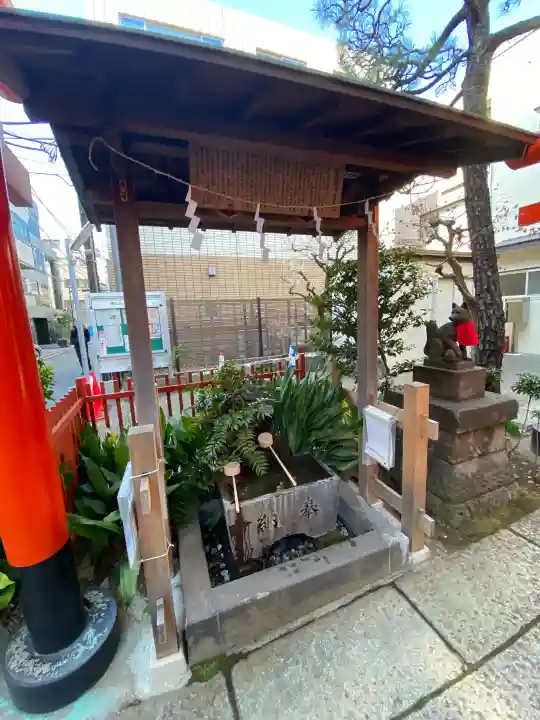 稲荷神社の{uncategorized: "未分類", other: "その他", undefined: "問題あり", building: "その他建物", grave: "お墓", sacred_gate: "鳥居", guardian: "狛犬", statue: "像", buddha: "仏像", history: "歴史", nature: "自然", garden: "庭園", animal: "動物", pagoda: "塔", temizu: "手水舎", mountain_gate: "山門・神門", sanctuary: "本殿・本堂", subordinate: "末社・摂社", art: "芸術", scenery: "景色", jizo: "地蔵", ema: "絵馬", goshuin: "御朱印", omikuji: "おみくじ", items: "授与品その他", amulet: "お守り", goshuincho: "御朱印帳", eats: "食事", festival: "お祭り", votive_dance: "神楽", shichigosan: "七五三参", wedding: "結婚式", experience: "体験その他", initially: "初詣", around: "周辺", anti_infection: "感染症対策"}