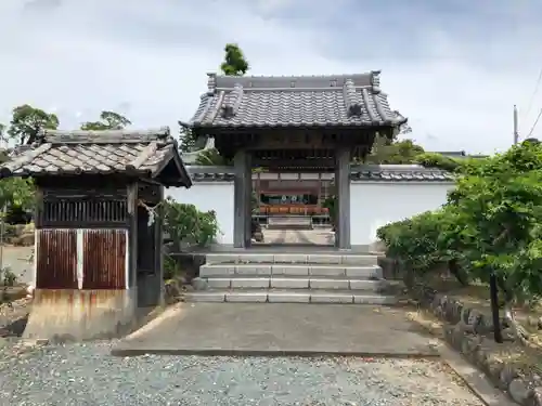 陽泰院の山門