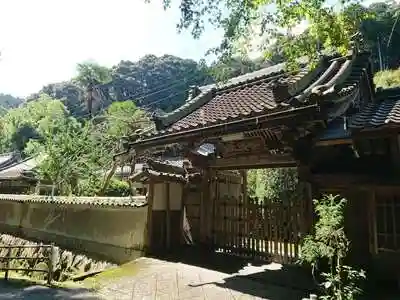 金蔵寺の山門