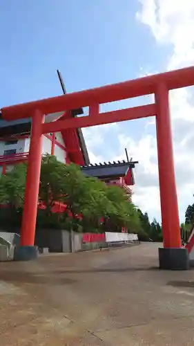 宝徳山稲荷大社の鳥居