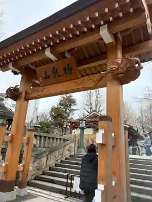 待乳山聖天（本龍院）の{uncategorized: "未分類", other: "その他", undefined: "問題あり", building: "その他建物", grave: "お墓", sacred_gate: "鳥居", guardian: "狛犬", statue: "像", buddha: "仏像", history: "歴史", nature: "自然", garden: "庭園", animal: "動物", pagoda: "塔", temizu: "手水舎", mountain_gate: "山門・神門", sanctuary: "本殿・本堂", subordinate: "末社・摂社", art: "芸術", scenery: "景色", jizo: "地蔵", ema: "絵馬", goshuin: "御朱印", omikuji: "おみくじ", items: "授与品その他", amulet: "お守り", goshuincho: "御朱印帳", eats: "食事", festival: "お祭り", votive_dance: "神楽", shichigosan: "七五三参", wedding: "結婚式", experience: "体験その他", initially: "初詣", around: "周辺", anti_infection: "感染症対策"}