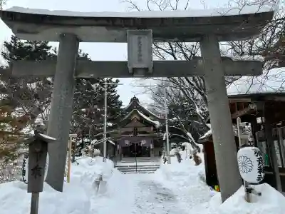 彌彦神社　(伊夜日子神社)の{uncategorized: "未分類", other: "その他", undefined: "問題あり", building: "その他建物", grave: "お墓", sacred_gate: "鳥居", guardian: "狛犬", statue: "像", buddha: "仏像", history: "歴史", nature: "自然", garden: "庭園", animal: "動物", pagoda: "塔", temizu: "手水舎", mountain_gate: "山門・神門", sanctuary: "本殿・本堂", subordinate: "末社・摂社", art: "芸術", scenery: "景色", jizo: "地蔵", ema: "絵馬", goshuin: "御朱印", omikuji: "おみくじ", items: "授与品その他", amulet: "お守り", goshuincho: "御朱印帳", eats: "食事", festival: "お祭り", votive_dance: "神楽", shichigosan: "七五三参", wedding: "結婚式", experience: "体験その他", initially: "初詣", around: "周辺", anti_infection: "感染症対策"}