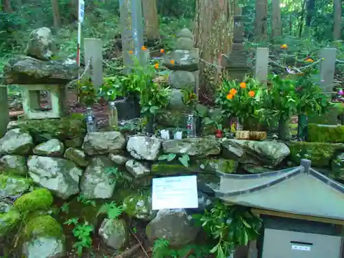 白山神社のお墓