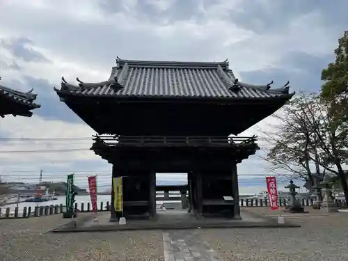 日出若宮八幡神社の山門