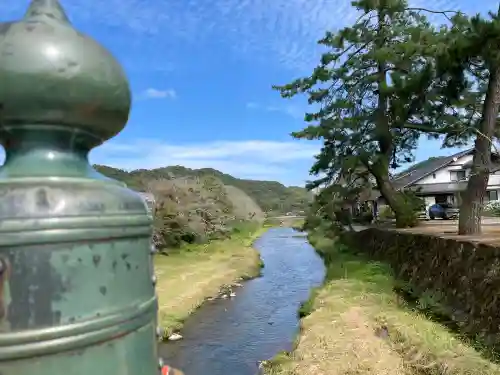 熊野大社の{uncategorized: "未分類", other: "その他", undefined: "問題あり", building: "その他建物", grave: "お墓", sacred_gate: "鳥居", guardian: "狛犬", statue: "像", buddha: "仏像", history: "歴史", nature: "自然", garden: "庭園", animal: "動物", pagoda: "塔", temizu: "手水舎", mountain_gate: "山門・神門", sanctuary: "本殿・本堂", subordinate: "末社・摂社", art: "芸術", scenery: "景色", jizo: "地蔵", ema: "絵馬", goshuin: "御朱印", omikuji: "おみくじ", items: "授与品その他", amulet: "お守り", goshuincho: "御朱印帳", eats: "食事", festival: "お祭り", votive_dance: "神楽", shichigosan: "七五三参", wedding: "結婚式", experience: "体験その他", initially: "初詣", around: "周辺", anti_infection: "感染症対策"}