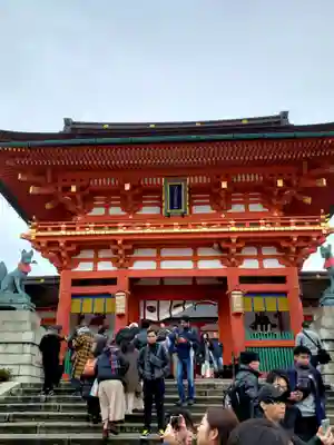 伏見稲荷大社の山門・神門