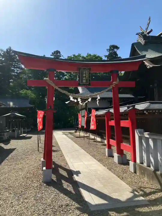 結城諏訪神社の{uncategorized: "未分類", other: "その他", undefined: "問題あり", building: "その他建物", grave: "お墓", sacred_gate: "鳥居", guardian: "狛犬", statue: "像", buddha: "仏像", history: "歴史", nature: "自然", garden: "庭園", animal: "動物", pagoda: "塔", temizu: "手水舎", mountain_gate: "山門・神門", sanctuary: "本殿・本堂", subordinate: "末社・摂社", art: "芸術", scenery: "景色", jizo: "地蔵", ema: "絵馬", goshuin: "御朱印", omikuji: "おみくじ", items: "授与品その他", amulet: "お守り", goshuincho: "御朱印帳", eats: "食事", festival: "お祭り", votive_dance: "神楽", shichigosan: "七五三参", wedding: "結婚式", experience: "体験その他", initially: "初詣", around: "周辺", anti_infection: "感染症対策"}