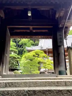 勝福寺の山門・神門