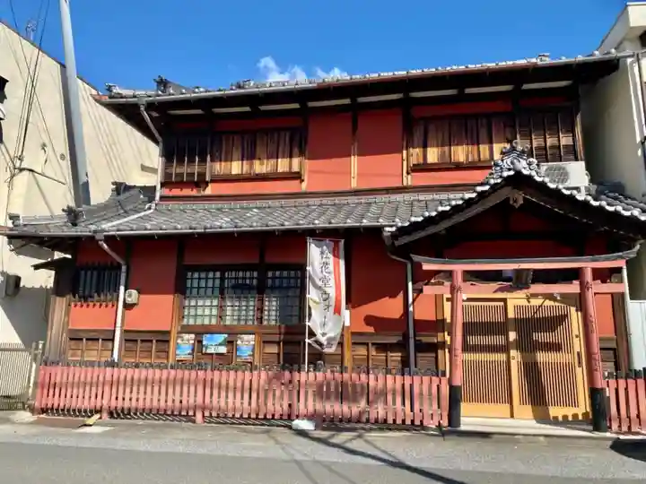 泥松稲荷大神の本殿・本堂