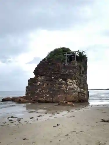 稲佐の浜　弁天島の鳥居