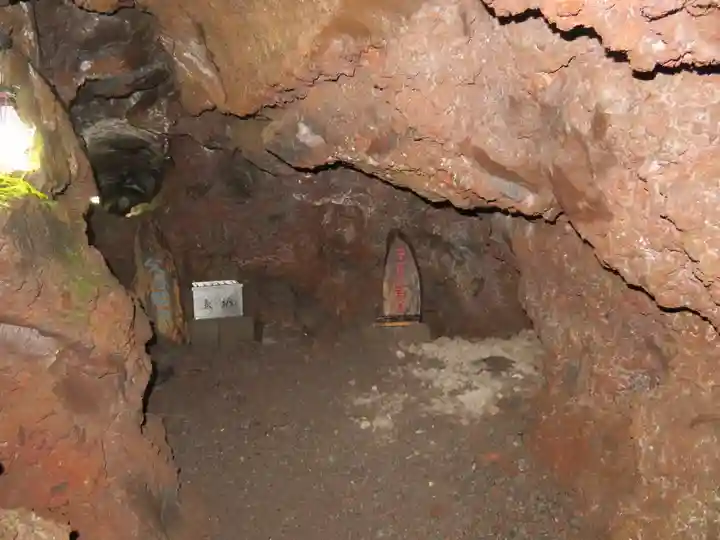 無戸室浅間神社(船津胎内神社)のその他建物
