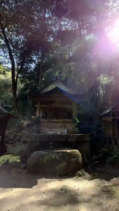 石上神社の{uncategorized: "未分類", other: "その他", undefined: "問題あり", building: "その他建物", grave: "お墓", sacred_gate: "鳥居", guardian: "狛犬", statue: "像", buddha: "仏像", history: "歴史", nature: "自然", garden: "庭園", animal: "動物", pagoda: "塔", temizu: "手水舎", mountain_gate: "山門・神門", sanctuary: "本殿・本堂", subordinate: "末社・摂社", art: "芸術", scenery: "景色", jizo: "地蔵", ema: "絵馬", goshuin: "御朱印", omikuji: "おみくじ", items: "授与品その他", amulet: "お守り", goshuincho: "御朱印帳", eats: "食事", festival: "お祭り", votive_dance: "神楽", shichigosan: "七五三参", wedding: "結婚式", experience: "体験その他", initially: "初詣", around: "周辺", anti_infection: "感染症対策"}