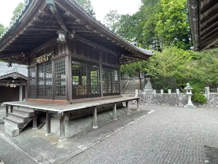 若宮神社の{uncategorized: "未分類", other: "その他", undefined: "問題あり", building: "その他建物", grave: "お墓", sacred_gate: "鳥居", guardian: "狛犬", statue: "像", buddha: "仏像", history: "歴史", nature: "自然", garden: "庭園", animal: "動物", pagoda: "塔", temizu: "手水舎", mountain_gate: "山門・神門", sanctuary: "本殿・本堂", subordinate: "末社・摂社", art: "芸術", scenery: "景色", jizo: "地蔵", ema: "絵馬", goshuin: "御朱印", omikuji: "おみくじ", items: "授与品その他", amulet: "お守り", goshuincho: "御朱印帳", eats: "食事", festival: "お祭り", votive_dance: "神楽", shichigosan: "七五三参", wedding: "結婚式", experience: "体験その他", initially: "初詣", around: "周辺", anti_infection: "感染症対策"}