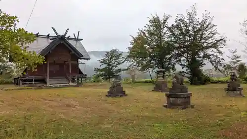 新城神社の本殿