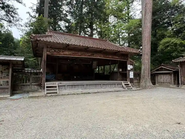 伊和神社の{uncategorized: "未分類", other: "その他", undefined: "問題あり", building: "その他建物", grave: "お墓", sacred_gate: "鳥居", guardian: "狛犬", statue: "像", buddha: "仏像", history: "歴史", nature: "自然", garden: "庭園", animal: "動物", pagoda: "塔", temizu: "手水舎", mountain_gate: "山門・神門", sanctuary: "本殿・本堂", subordinate: "末社・摂社", art: "芸術", scenery: "景色", jizo: "地蔵", ema: "絵馬", goshuin: "御朱印", omikuji: "おみくじ", items: "授与品その他", amulet: "お守り", goshuincho: "御朱印帳", eats: "食事", festival: "お祭り", votive_dance: "神楽", shichigosan: "七五三参", wedding: "結婚式", experience: "体験その他", initially: "初詣", around: "周辺", anti_infection: "感染症対策"}